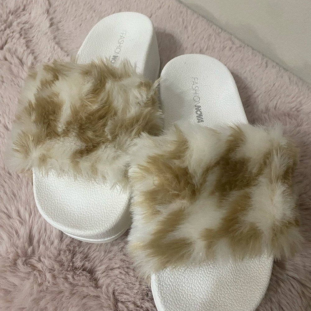 Fashion Nova Fuzzy White and Tan Slippers